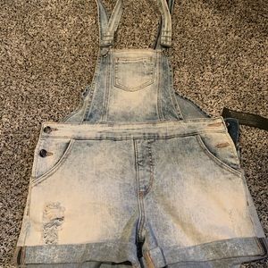 Short overalls brand new never worn super cute!